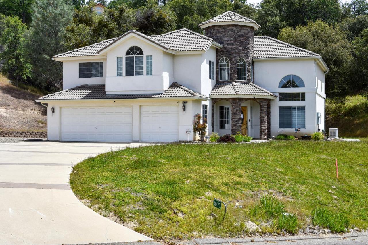 Vila Mountain Majesty With Hot Tub, Pool Table, Generator, Ev Hookup Oakhurst Exteriér fotografie